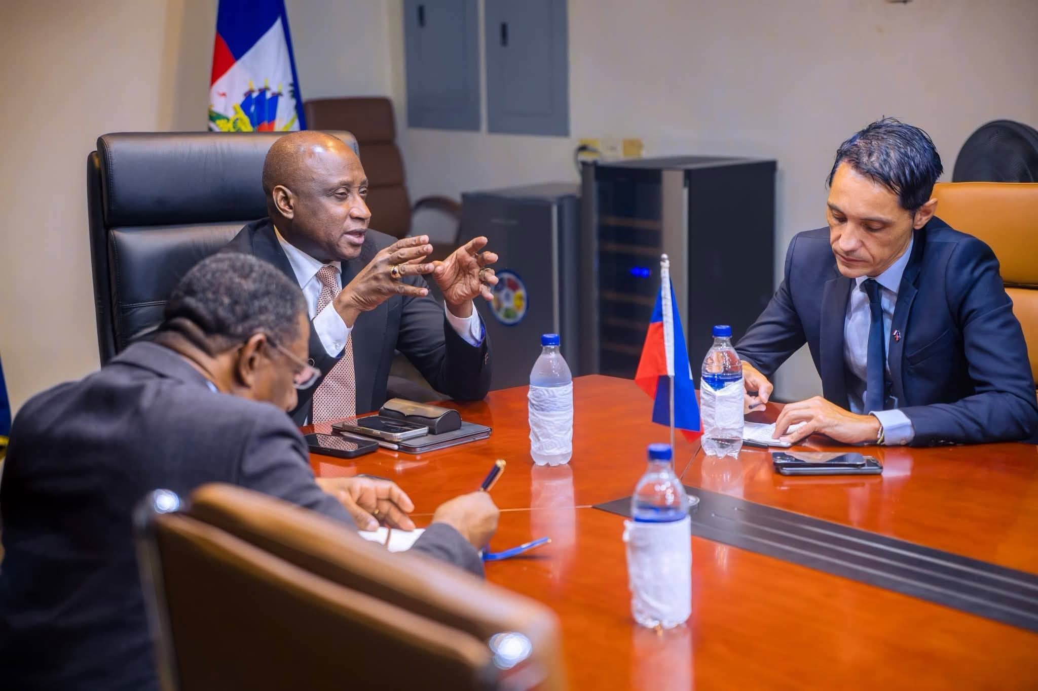 Renforcement des FAd’H: Mario Andrésol échange avec le chargé d’affaires français